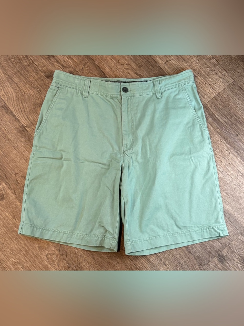 Izod Men’s Light Green Chino Shorts